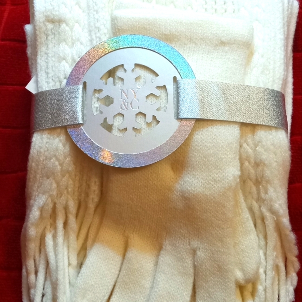 NY&C ivory cable knit fringed scarf & matching gloves set